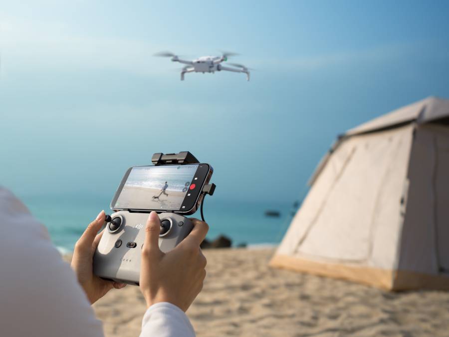 DJI Lito X1 dan Lito 1 resmi hadir di Indonesia sebagai drone kamera ramah pemula dengan fitur pintar, sensor canggih, dan harga terjangkau.