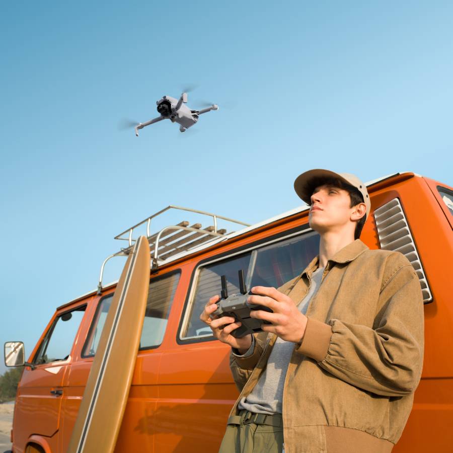 DJI Lito X1 dan Lito 1 resmi hadir di Indonesia sebagai drone kamera ramah pemula dengan fitur pintar, sensor canggih, dan harga terjangkau.