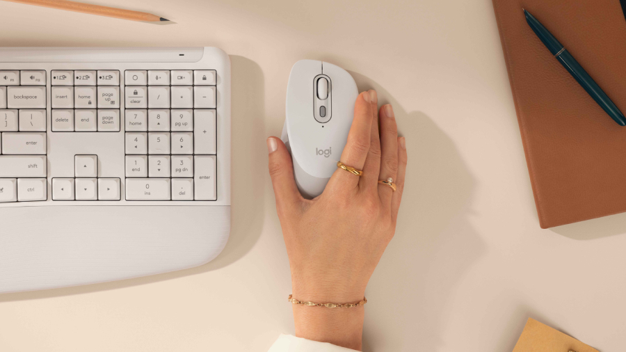 Logitech Signature Comfort Plus hadir di Indonesia dengan mouse dan keyboard ergonomis, silent click, multi-device, serta baterai tahan lama.