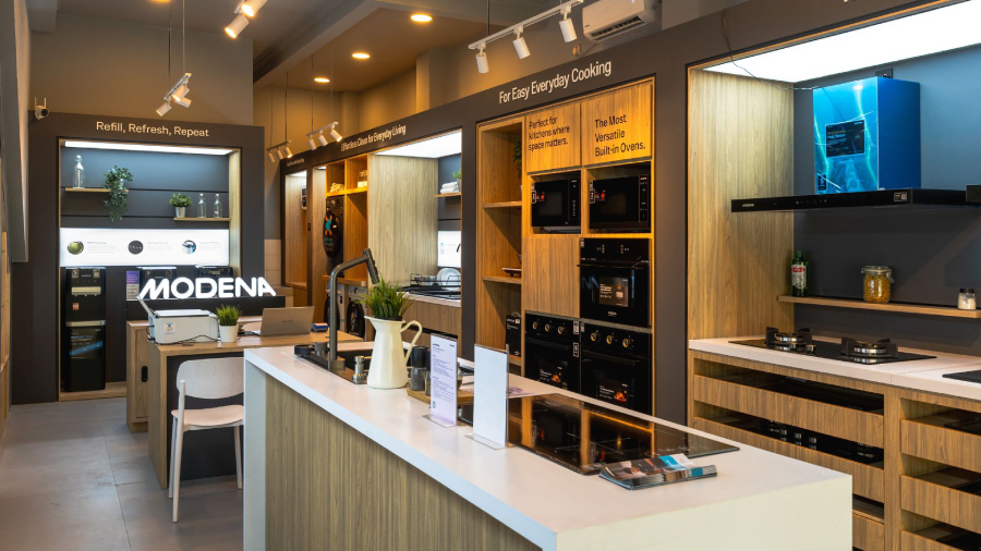 MODENA meresmikan 5 Home Center baru di Sawangan, Bandung, Semarang, Malang, dan Muara Enim untuk memperkuat layanan omnichannel.