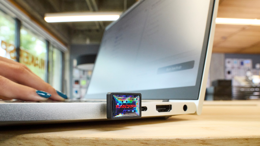 SANDISK Extreme Fit Drive hadir di Indonesia dengan desain USB-C ultra-ringkas, kapasitas hingga 1TB, dan kecepatan baca hingga 400MB/s.