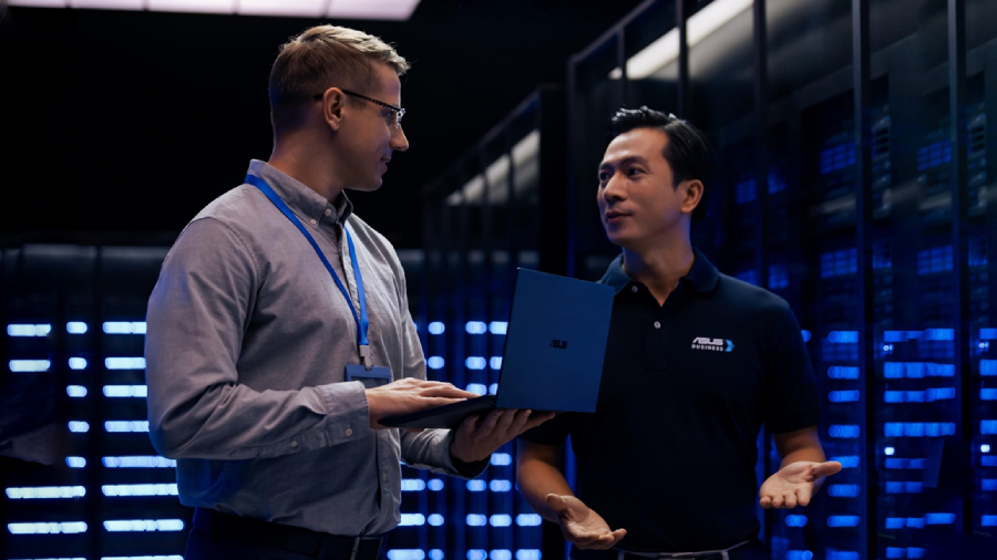 ASUS AI Hybrid hadir di laptop, desktop, dan PC mini komersial untuk membantu perusahaan menjalankan AI lebih efisien dan hemat biaya.