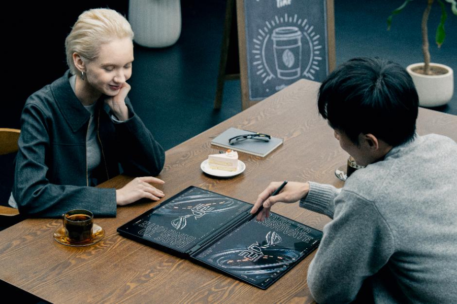 ASUS ROG meluncurkan ROG Zephyrus Duo GX651 di Indonesia, laptop gaming dual-screen OLED dengan Intel Core Ultra 9 dan RTX 5090.