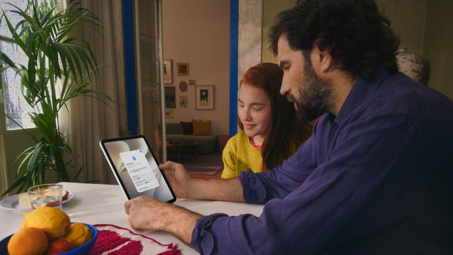 Apple memperkenalkan fitur keamanan anak baru di iOS 27, iPadOS 27, dan macOS 27 untuk membantu orang tua mengatur akses digital anak.