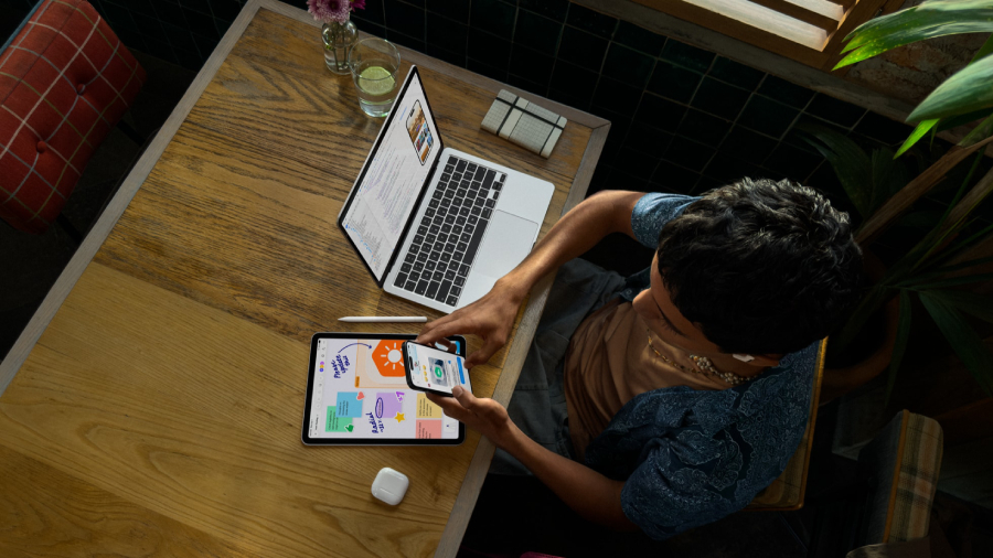 Apple memperkenalkan framework AI baru, Xcode 27, dan berbagai alat pengembang untuk mempercepat pembuatan aplikasi di ekosistem Apple.