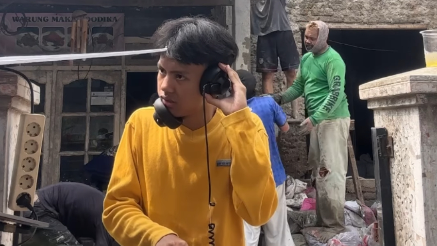 Konten DJ yang tampil di tengah proyek bangunan viral karena konsepnya unik, menghibur, dan menghadirkan disco untuk para pekerja keras.