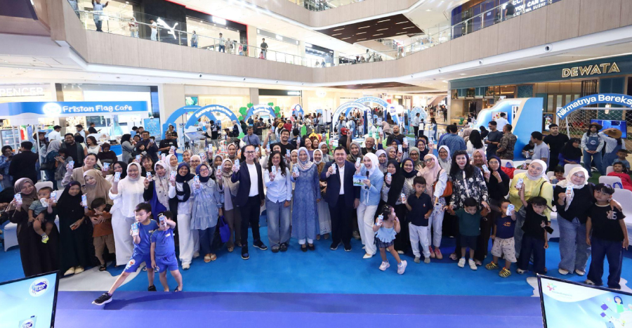 Frisian Flag Indonesia mengajak keluarga membangun kebiasaan sehat dari segelas susu pada momentum World Milk Day 2026.
