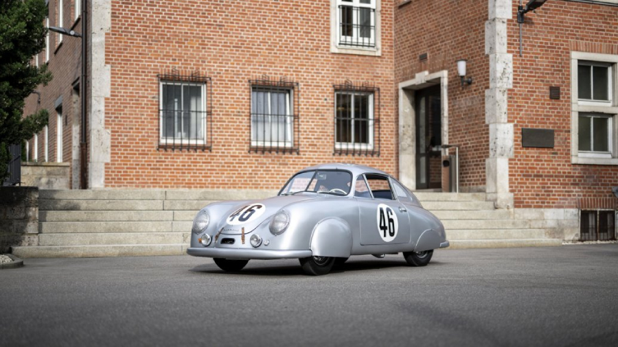 Porsche 911 GT3 R tampil di Le Mans 2026 dengan livery historis 1951 untuk merayakan 75 tahun kiprah Porsche Motorsport.