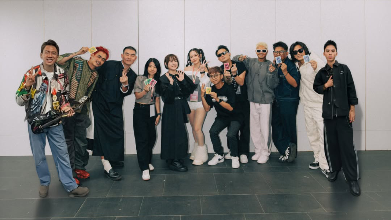 YB menyampaikan pesan emosional untuk tim yang mendampinginya melewati masa sulit dan membantu mewujudkan mimpi besar di panggung festival.