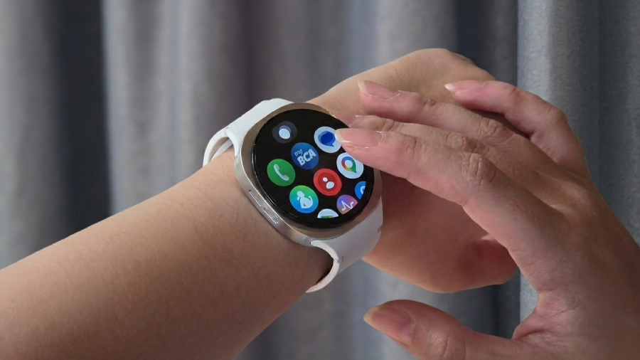 Samsung Galaxy Watch8 kini mendukung NFC Pay lewat myBCA untuk transaksi cepat, praktis, dan aman langsung dari pergelangan tangan.