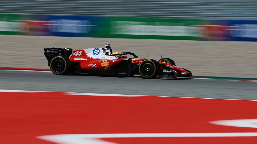 Lewis Hamilton meraih kemenangan perdana bersama Ferrari di GP Barcelona-Catalunya, sekaligus kemenangan ke-249 Scuderia Ferrari di F1.