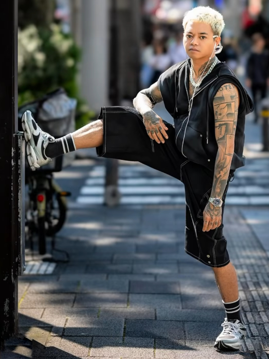 Reza Arap mencuri perhatian fotografer Jepang @kunie_r5. Reels hasil foto street photography mereka tembus 40 juta views di Instagram.