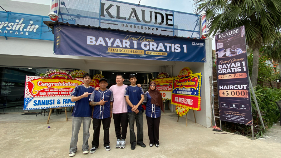 Klaude Barbershop milik CEO RRQ Andrian Pauline resmi dibuka di Duri Kosambi dengan layanan grooming premium dan promo B1G1.
