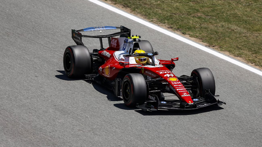 Scuderia Ferrari HP menatap GP Austria 2026 di Spielberg dengan update power unit, Dino Beganovic di FP1, dan fokus pada detail kecil.