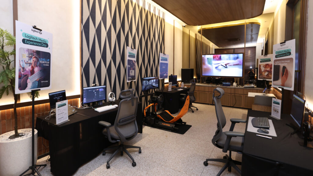 Logitech menghadirkan Media Experience Day dengan 5 zona interaktif, mulai dari gaming, sim-racing, workspace, hingga perangkat kerja.