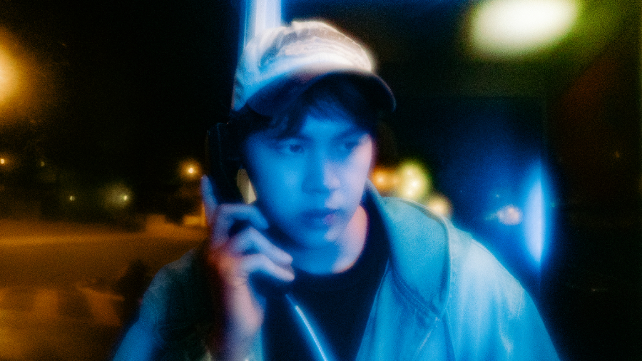 Musisi Singapura teem merilis “slowly”, lagu bedroom-pop melankolis tentang hubungan yang perlahan retak dan sulit dipertahankan.