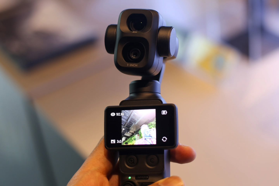 DJI Osmo Pocket 4P hadir dengan lensa ganda, sensor CMOS 1 inci, video 4K/240fps, D-Log 2 10-bit, dan gimbal tiga sumbu.