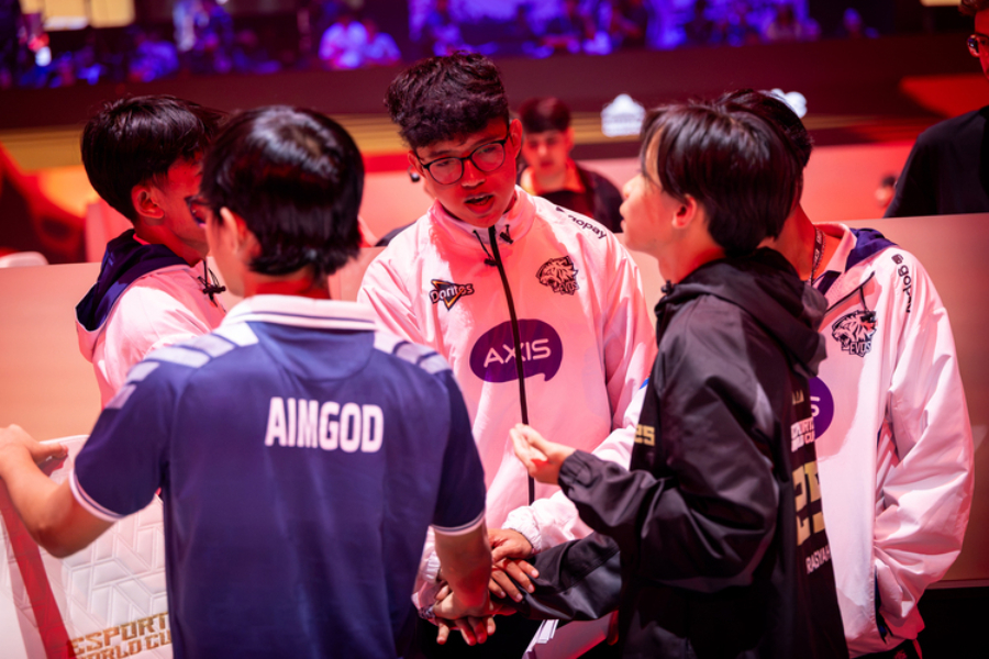 LYON mencetak sejarah sebagai tim Meksiko pertama yang menjuarai EWC 2026 Free Fire setelah mengamankan Booyah pada game ketujuh.