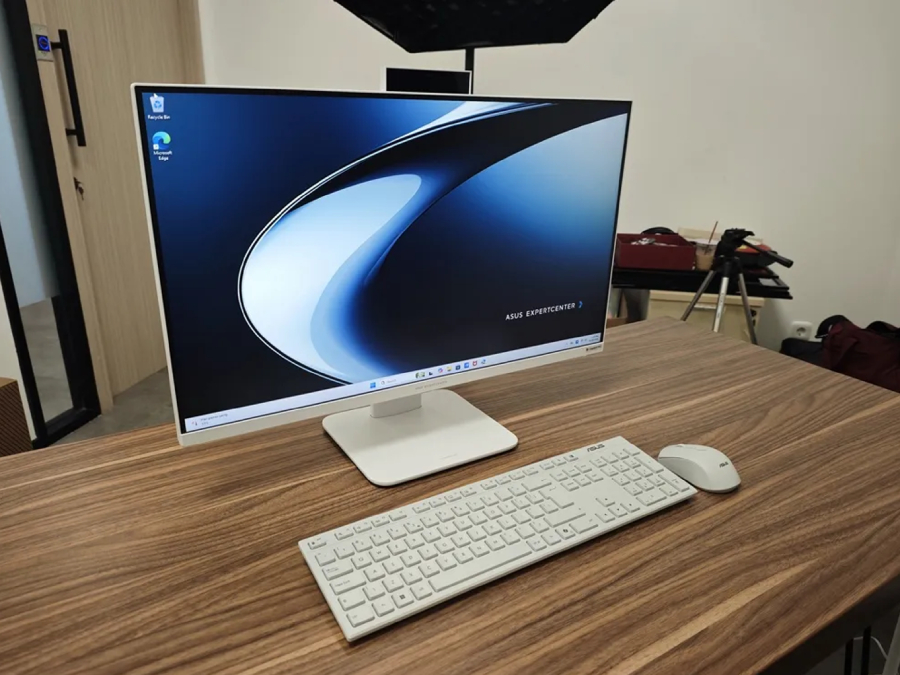 ASUS ExpertCenter PM600 menawarkan upgrade fleksibel, keamanan bisnis, port lengkap, dan ketahanan berstandar militer untuk perusahaan.