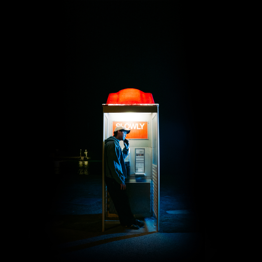 Musisi Singapura teem merilis “slowly”, lagu bedroom-pop melankolis tentang hubungan yang perlahan retak dan sulit dipertahankan.