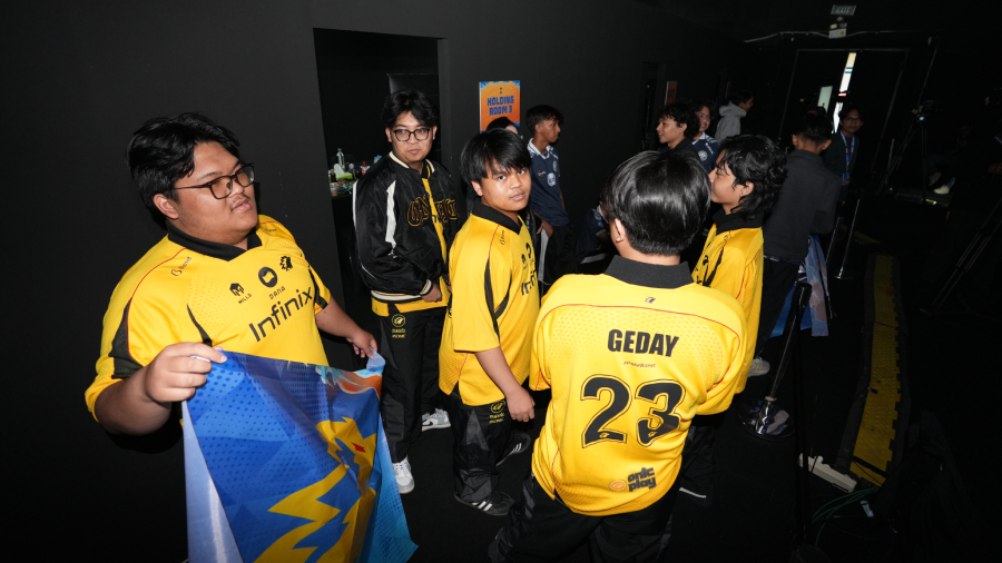 ONIC masih menjalani proses adaptasi di FFWS SEA 2024 Fall, termasuk mengatasi kendala komunikasi Poom dan mematangkan roster baru.
