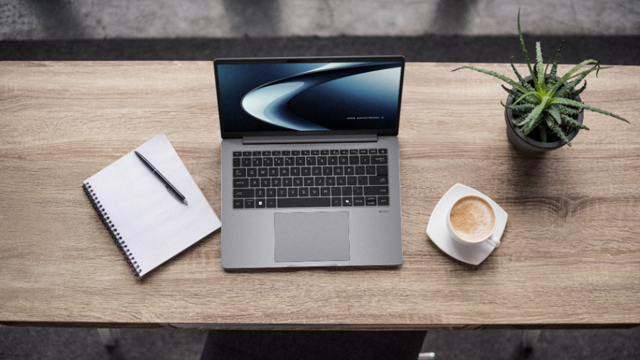 ASUS ExpertBook P5 G2 hadir dengan Intel Core Ultra Series 3, RAM DDR5 hingga 64GB, dual SSD, fitur AI, dan keamanan kelas bisnis.