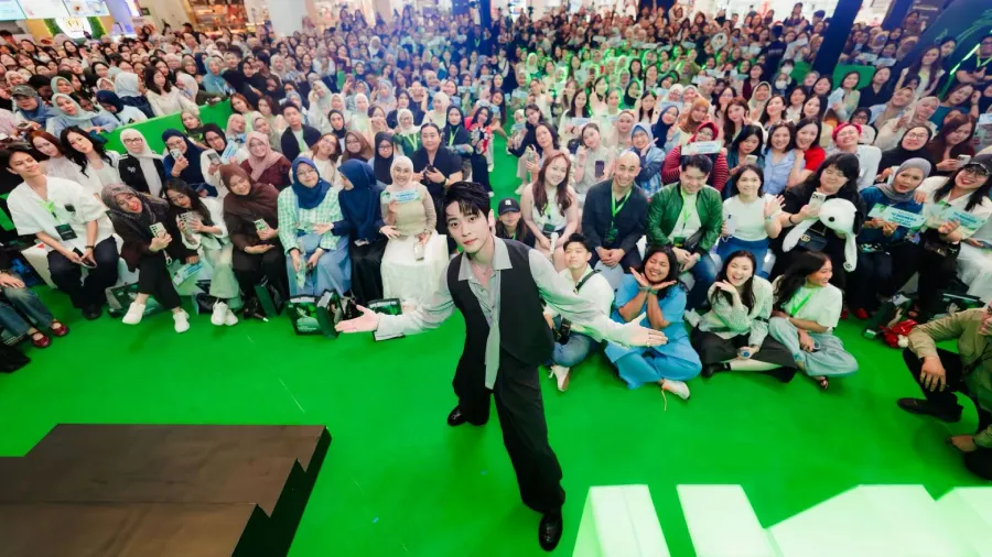 Cheng Lei bertemu penggemar Indonesia melalui iQIYI Starship di Jakarta, berbagi cerita, bermain games, dan membahas perjalanan kariernya.