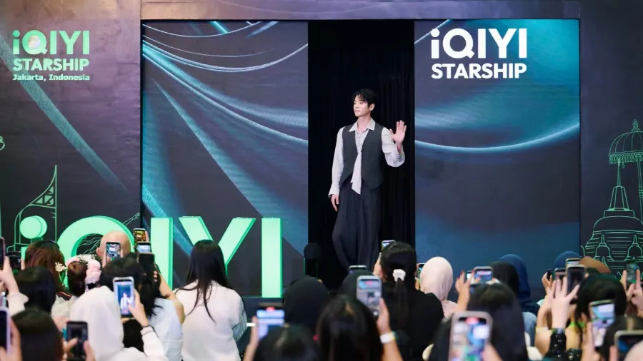 Cheng Lei bertemu penggemar Indonesia melalui iQIYI Starship di Jakarta, berbagi cerita, bermain games, dan membahas perjalanan kariernya.