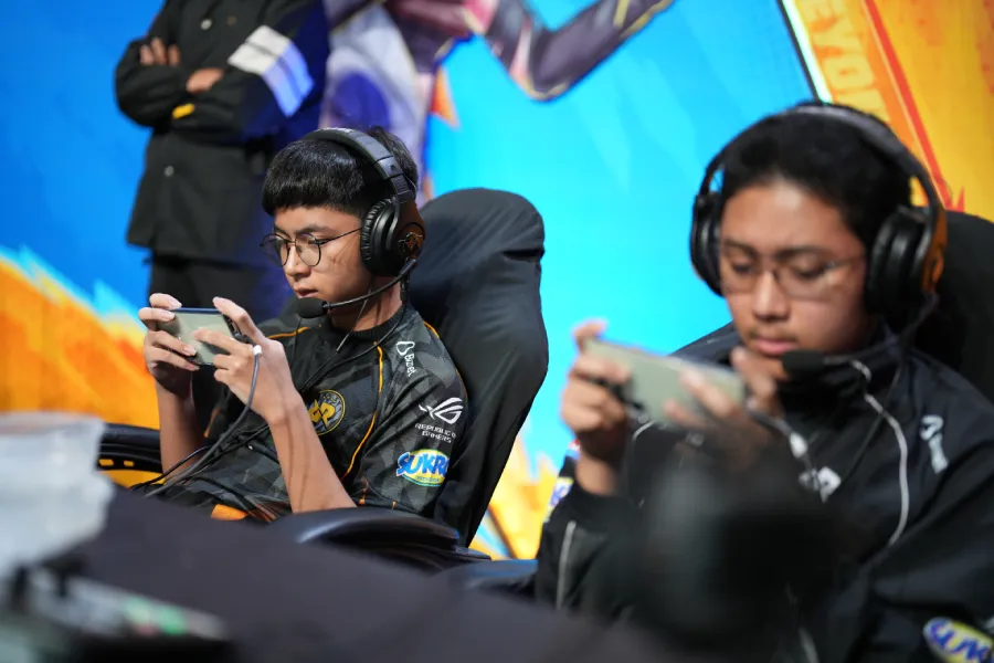 Coach Adyy menjelaskan alasan Jeek absen di Week 4 FFWS SEA 2026 Fall dan membuka peluangnya kembali bermain di Point Rush serta Grand Finals.