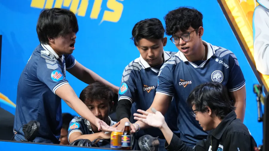 Pemain EVOS Divine absen dari Interview Week 4 FFWS SEA 2026 Fall karena kondisi mental setelah gagal lolos ke Grand Finals.