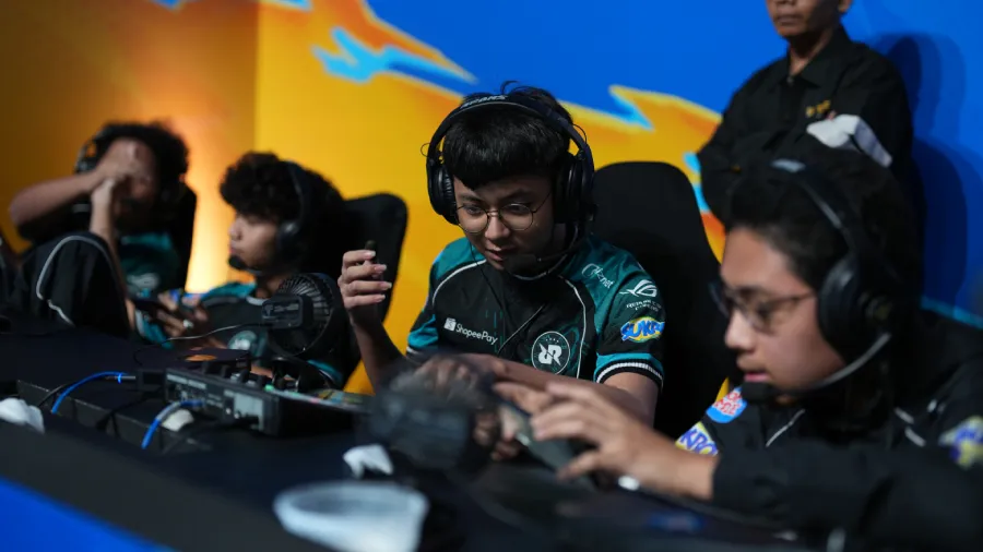 RRQ Kazu sempat kehilangan identitas permainan akibat masalah mental sebelum bangkit dan lolos ke Grand Finals FFWS SEA 2026 Fall.
