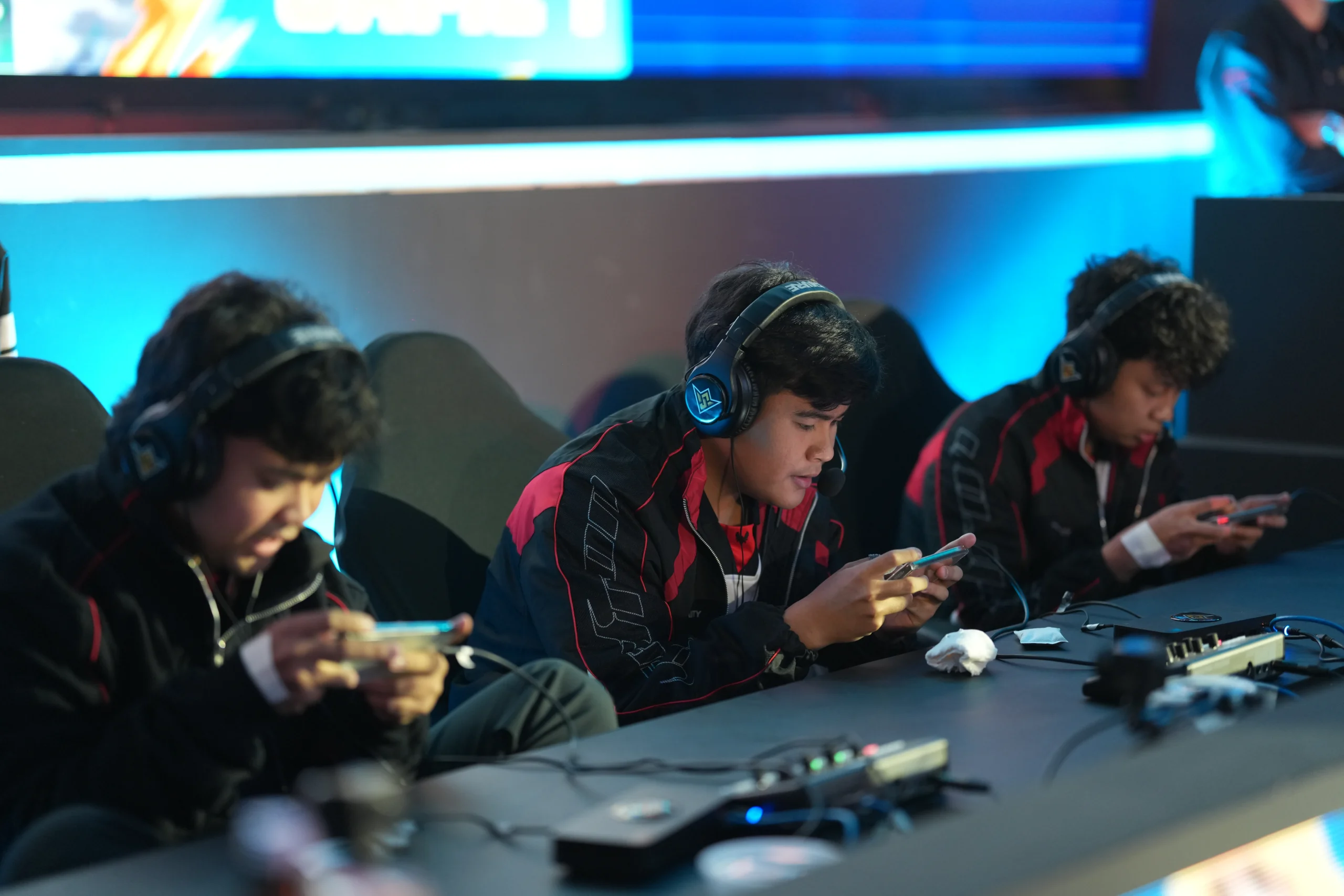 Chrisjo membahas faktor luck dalam battle royale, mulai dari zona, jalur pesawat, hingga pentingnya menciptakan peluang di Champion Rush.