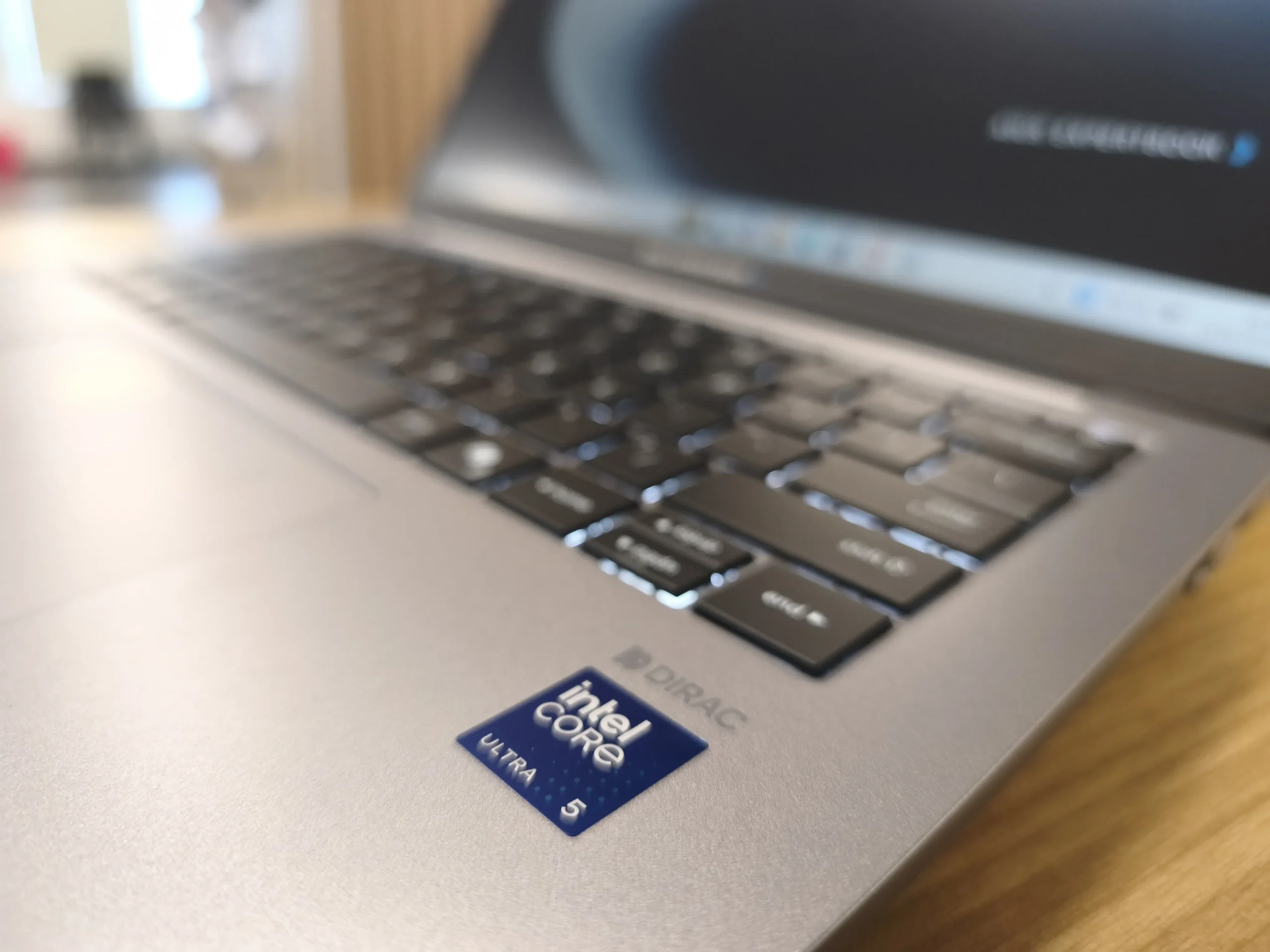 ASUS ExpertBook P3 G1 hadir sebagai Laptop untuk Usaha dengan Intel Core Ultra, fitur AI, keamanan bisnis, RAM hingga 96GB, dan garansi 3 tahun.