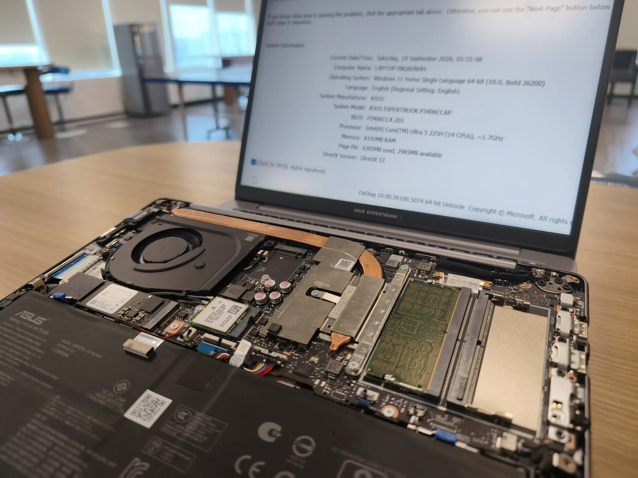 ASUS ExpertBook P3 G1 hadir sebagai Laptop untuk Usaha dengan Intel Core Ultra, fitur AI, keamanan bisnis, RAM hingga 96GB, dan garansi 3 tahun.