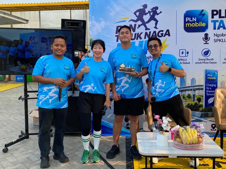 PLN Mobile Talkshow di PIK 2 membahas kendaraan listrik, perkembangan SPKLU, peluang bisnis, serta kemudahan layanan PLN Mobile.