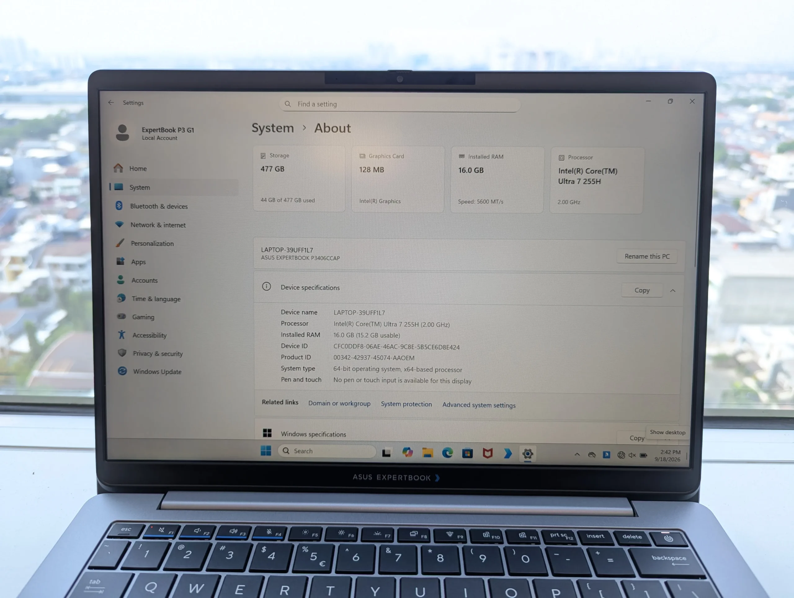 ASUS ExpertBook P3 G1 hadir sebagai Laptop untuk Usaha dengan Intel Core Ultra, fitur AI, keamanan bisnis, RAM hingga 96GB, dan garansi 3 tahun.