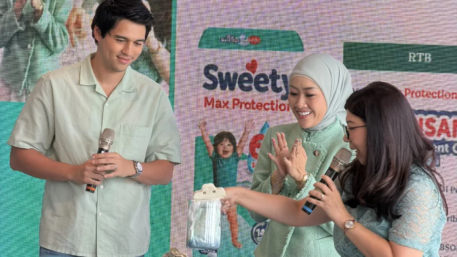 Sweety Max Protection hadir dengan 6 lapisan Super Absorbent Gel, menjaga kulit tetap kering & mendukung anak aktif tanpa khawatir bocor.