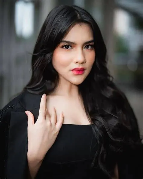 Davina Karamoy Terlengkap: Profil, Karier, dan Fakta Keluarga