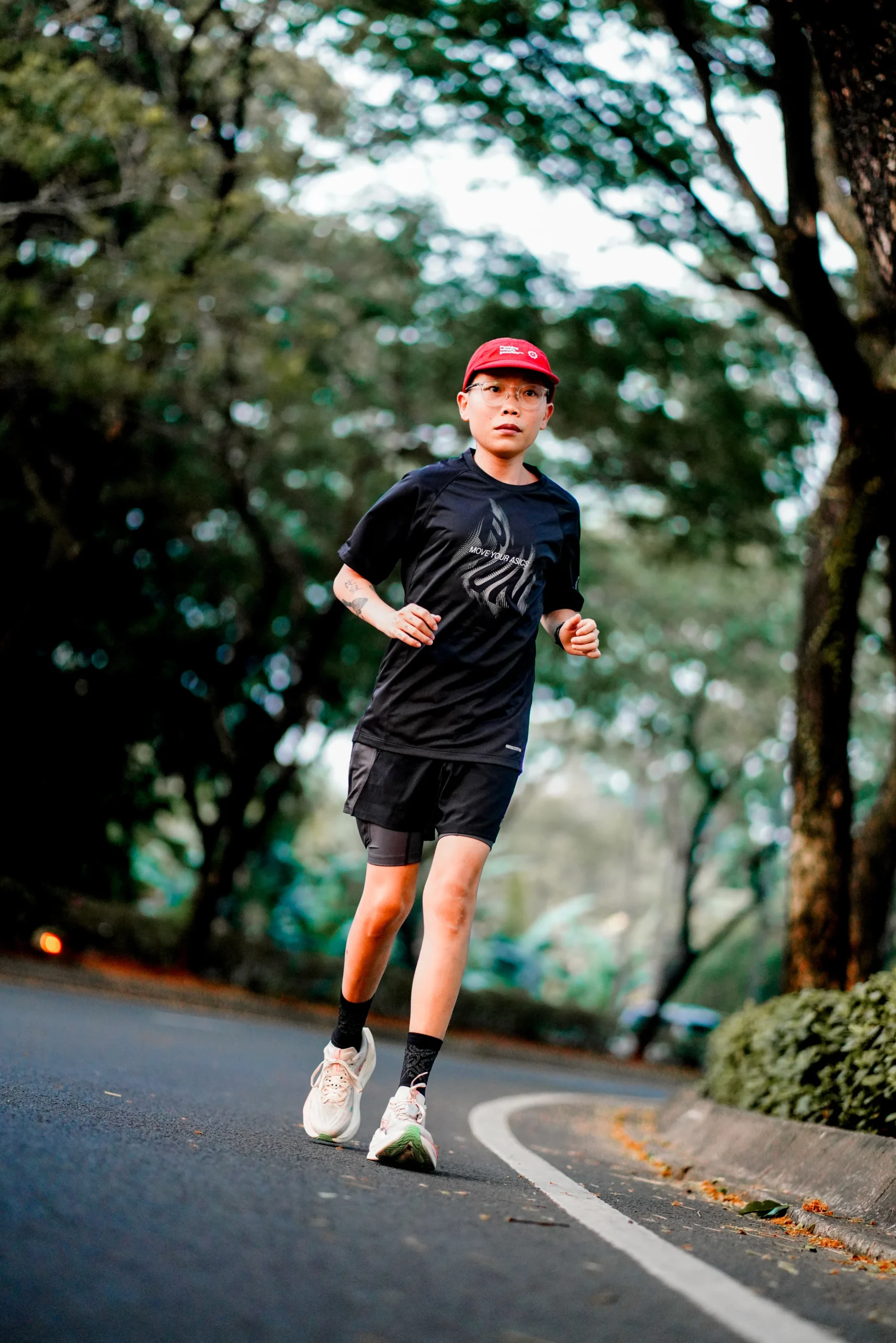 Data Strava ungkap pola latihan pelari Indonesia menjelang Jakarta Running Festival 2026, mulai dari konsistensi hingga aktivitas komunitas