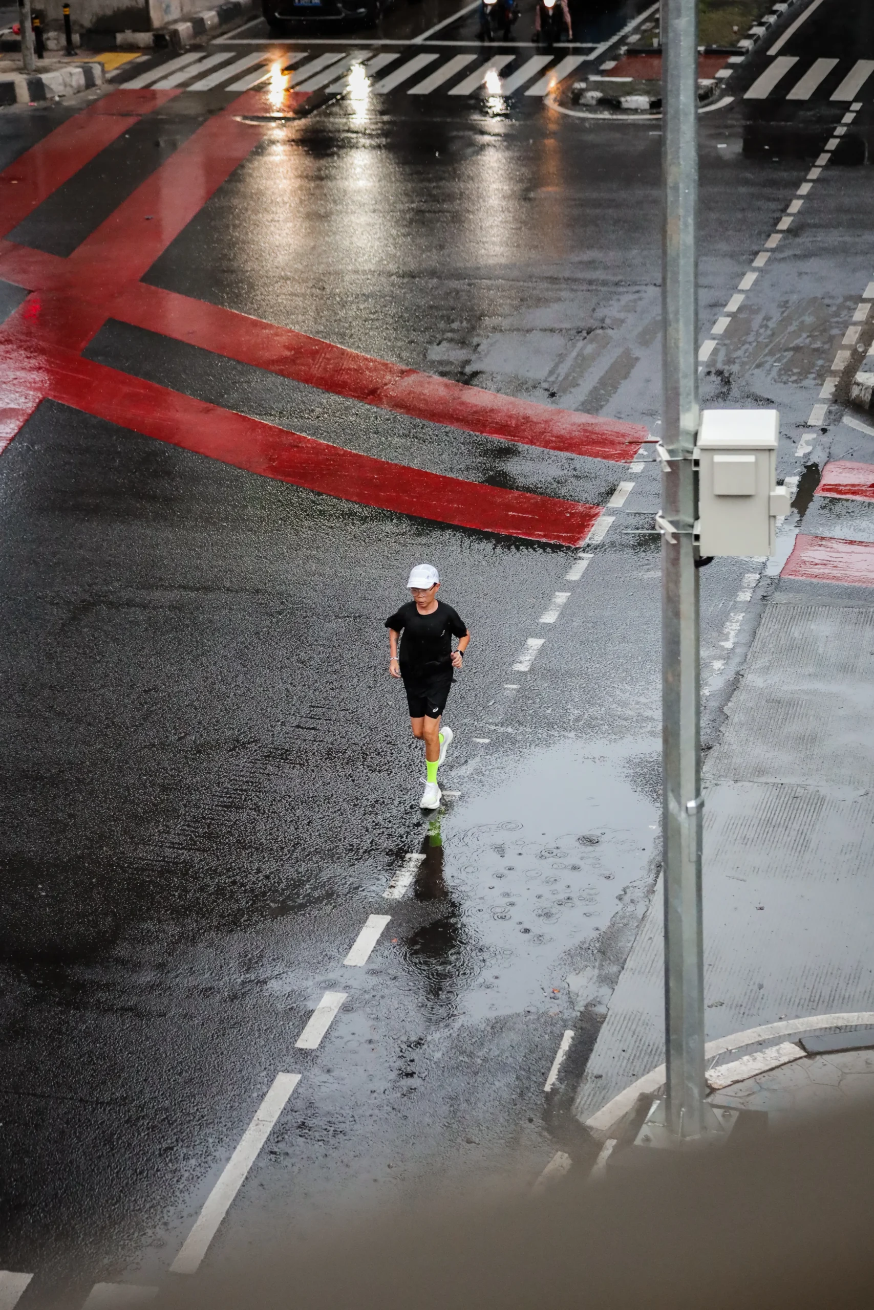 Data Strava ungkap pola latihan pelari Indonesia menjelang Jakarta Running Festival 2026, mulai dari konsistensi hingga aktivitas komunitas