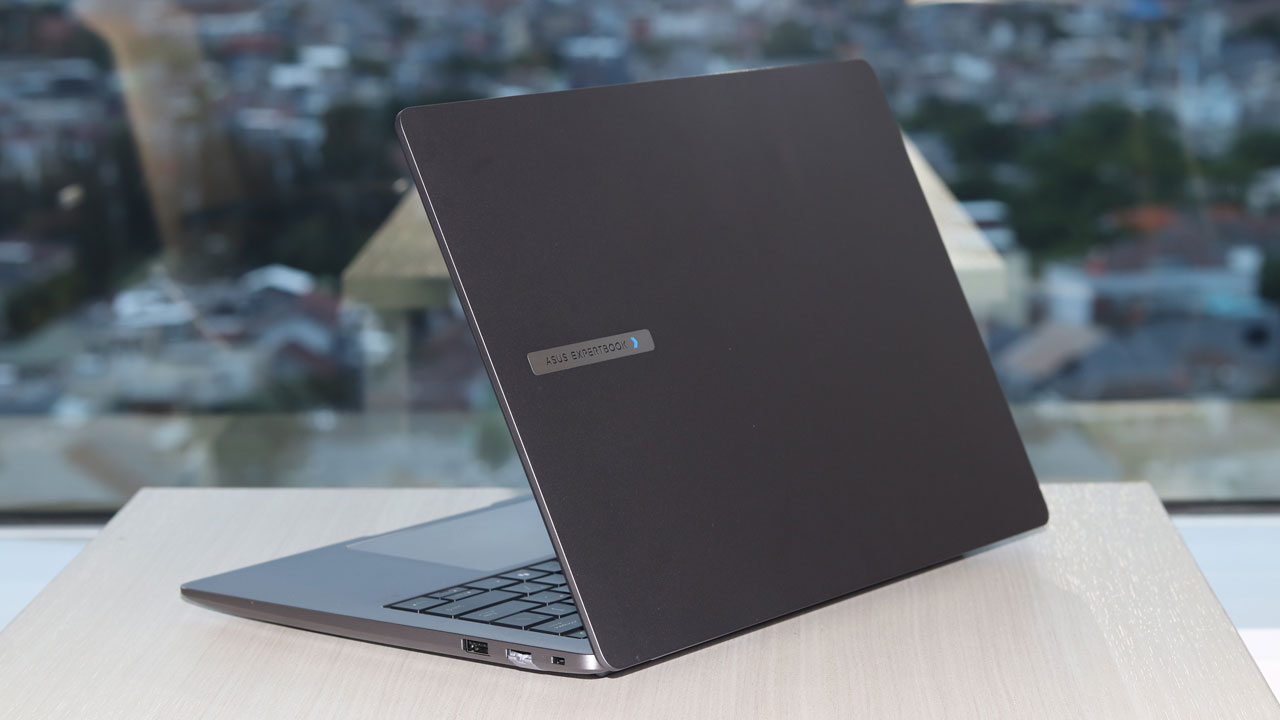 Kenali 5 keunggulan ASUS ExpertBook P3: desain aluminium, layar cerah 14 inci, performa Intel Core i7, fitur AI, keamanan enterprise, dan MIL-STD 810H.