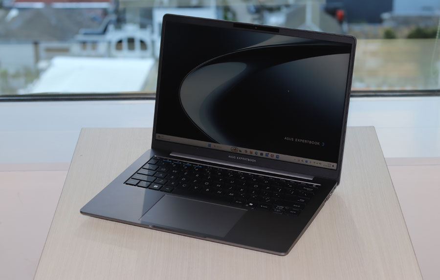 Kenali 5 keunggulan ASUS ExpertBook P3: desain aluminium, layar cerah 14 inci, performa Intel Core i7, fitur AI, keamanan enterprise, dan MIL-STD 810H.