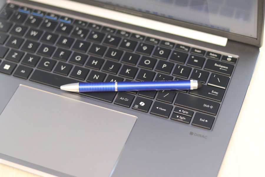 Kenali 5 keunggulan ASUS ExpertBook P3: desain aluminium, layar cerah 14 inci, performa Intel Core i7, fitur AI, keamanan enterprise, dan MIL-STD 810H.